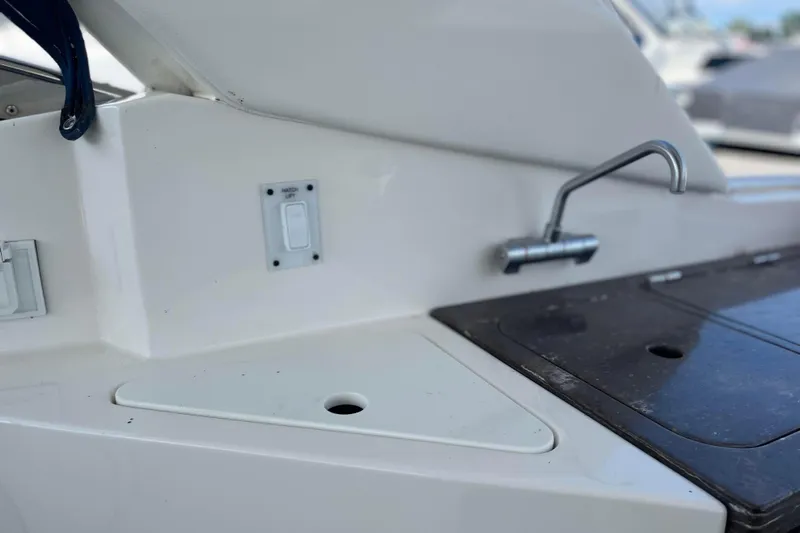  Yacht Photos Pics 2018 Sea Ray SLX 350 boat sink area with faucet and control panel.