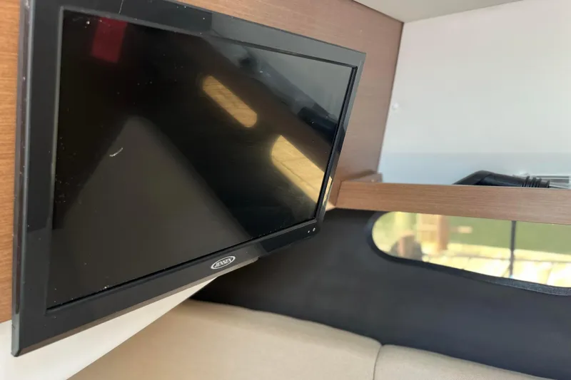  Yacht Photos Pics Flat-screen TV inside 2018 Sea Ray SLX 350 boat cabin.