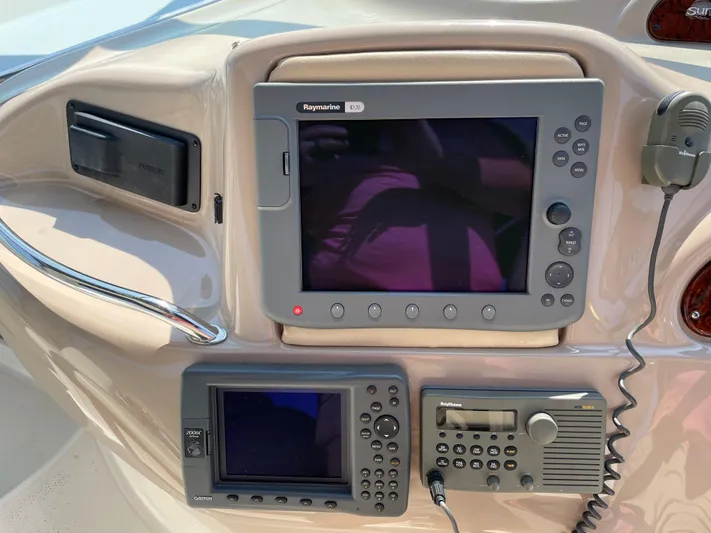  Yacht Photos Pics Navigation equipment on a 2000 Sea Ray 460 Sundancer yacht dashboard.