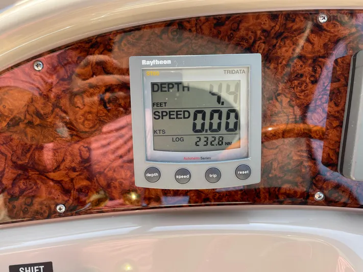  Yacht Photos Pics Raytheon Tridata display on 2000 Sea Ray 460 Sundancer showing depth and speed.