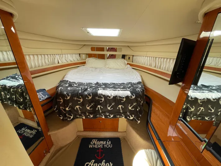 Yacht Photos Pics Luxurious cabin interior of 2000 Sea Ray 460 Sundancer yacht with cozy bedding.
