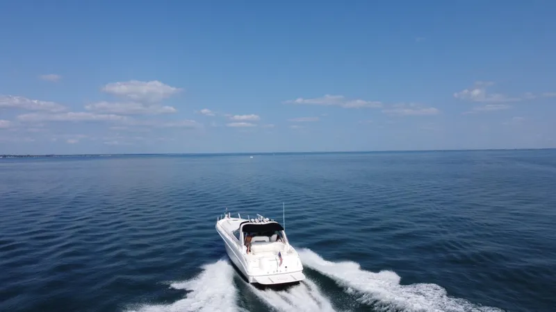 Yacht Photos Pics Sea Ray 460 Sundancer 2000 cruising on open water under clear blue sky.