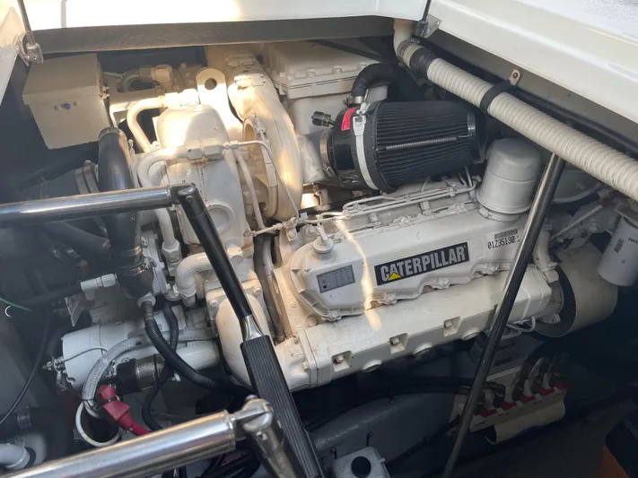  Yacht Photos Pics Caterpillar engine in 2000 Sea Ray 460 Sundancer yacht.