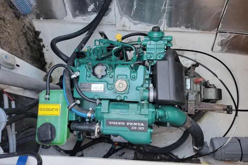  Yacht Photos Pics Volvo Penta DI-30 engine in 2006 Fountaine Pajot LAVEZZI catamaran.