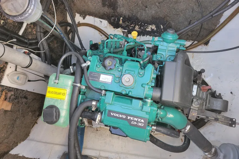  Yacht Photos Pics Volvo Penta engine in 2006 Fountaine Pajot LAVEZZI catamaran, featuring coolant system.