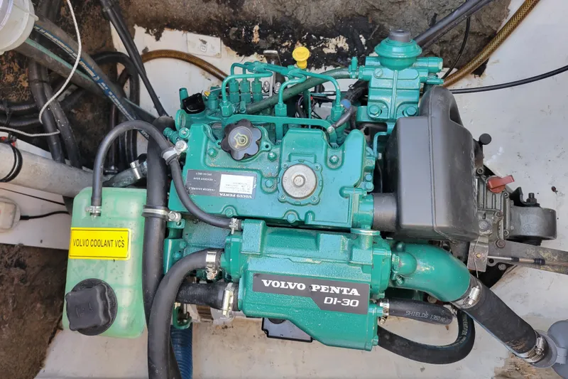  Yacht Photos Pics Volvo Penta engine in 2006 Fountaine Pajot LAVEZZI catamaran, featuring coolant system.
