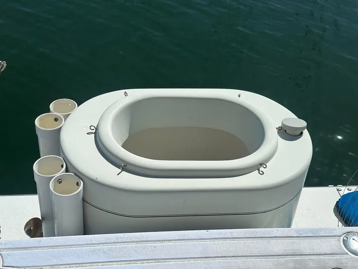 Firefly Yacht Photos Pics Livewell on a 2008 Davis Rock Harbor boat, surrounded by rod holders.