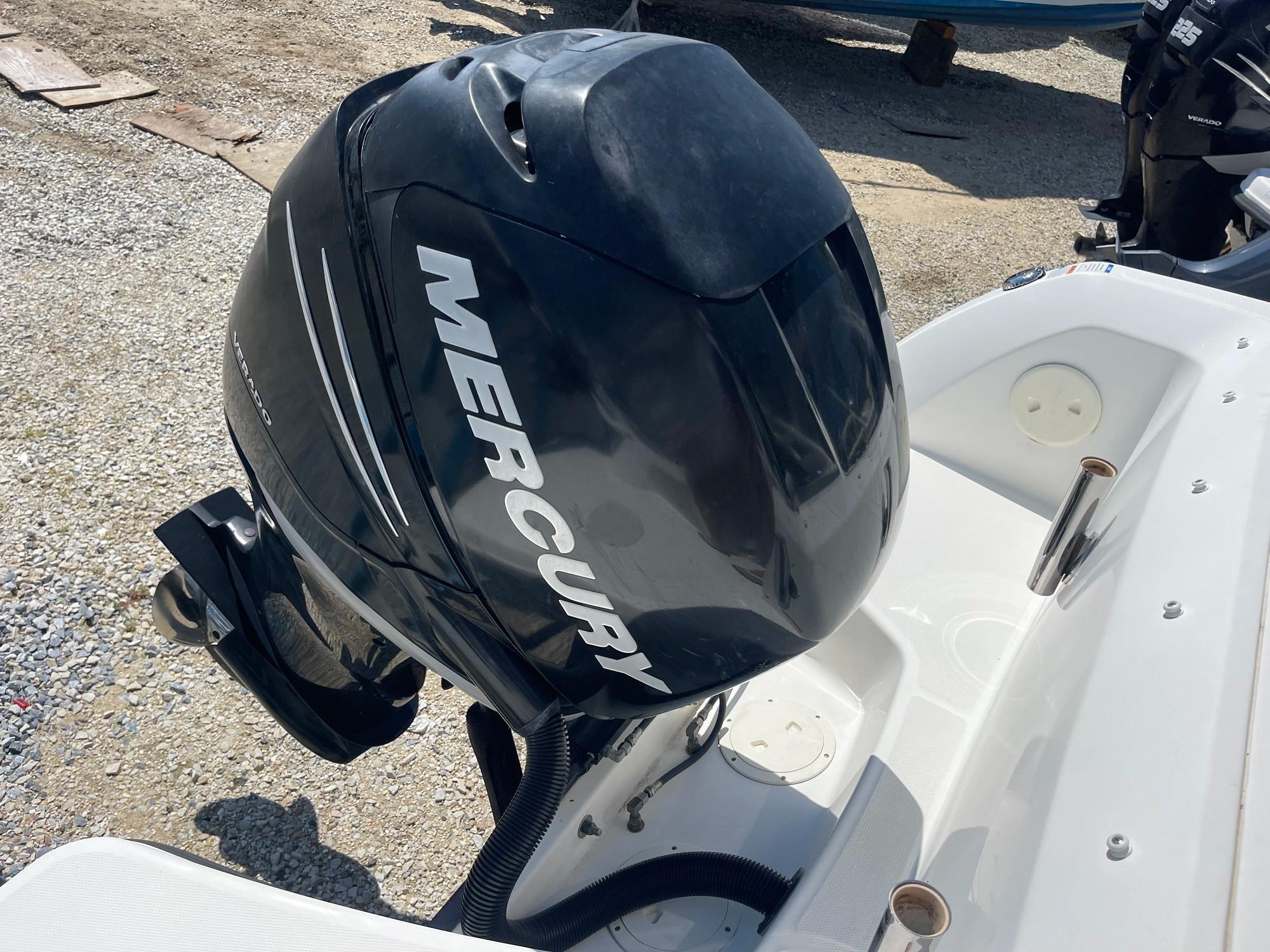 2014 Boston Whaler 230 Vantage Center Console for sale - YachtWorld