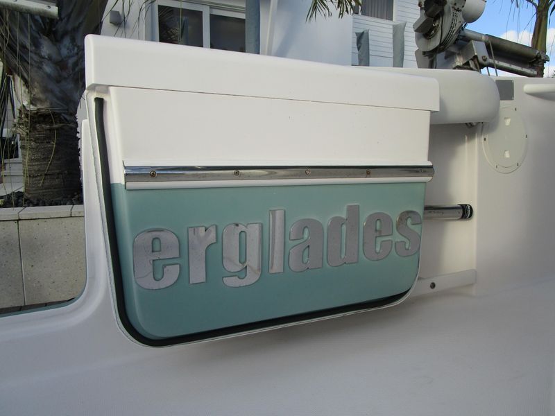 2011 Everglades 325 CC