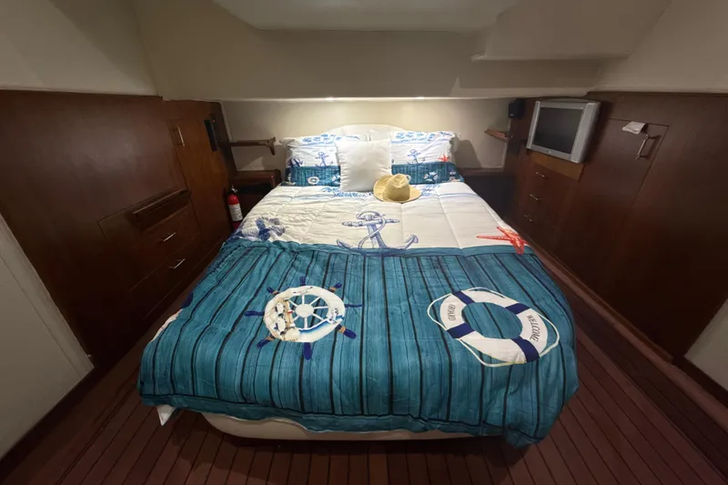 Sweet Melissa Yacht Photos Pics Cozy bedroom in 1992 Ocean Yachts 48 Super Sport with nautical-themed bedding.