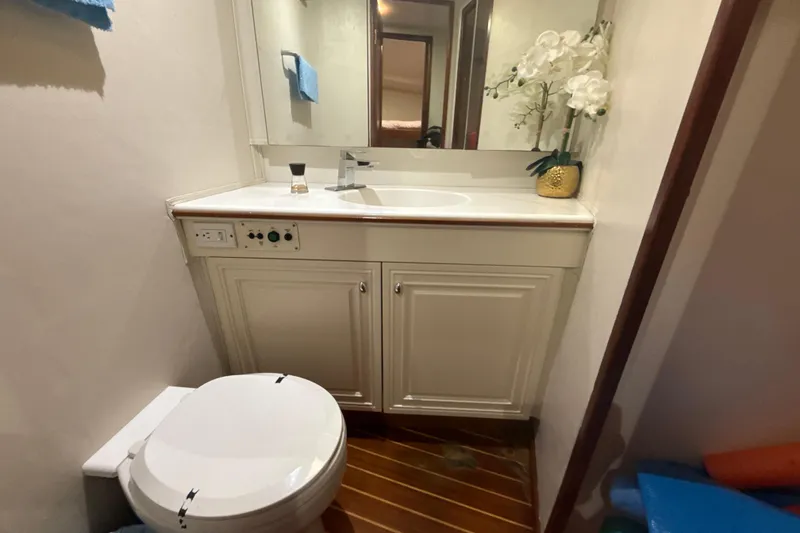 Sweet Melissa Yacht Photos Pics Bathroom interior of 1992 Ocean Yachts 48 Super Sport with sink, mirror, and toilet.