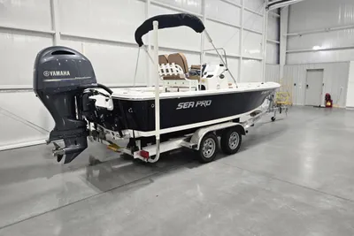 Sea Pro 208 Bay