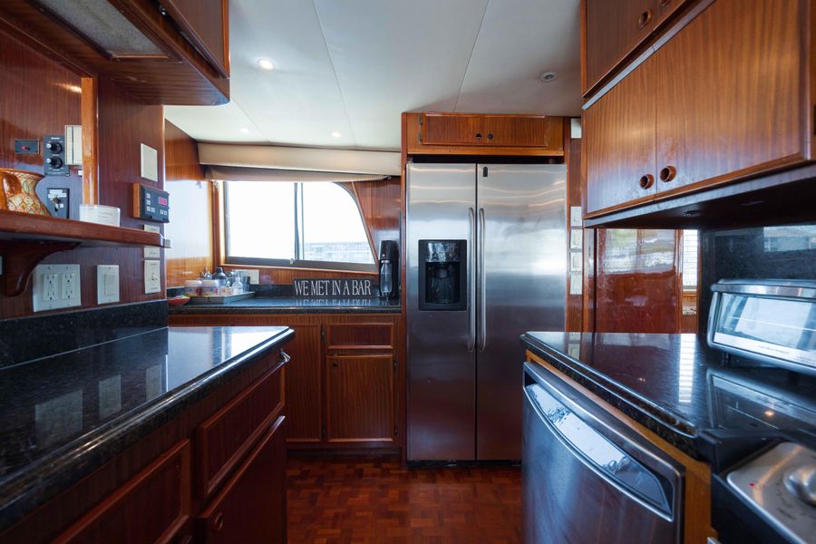 1986 Hatteras 70 Long Range Cruiser