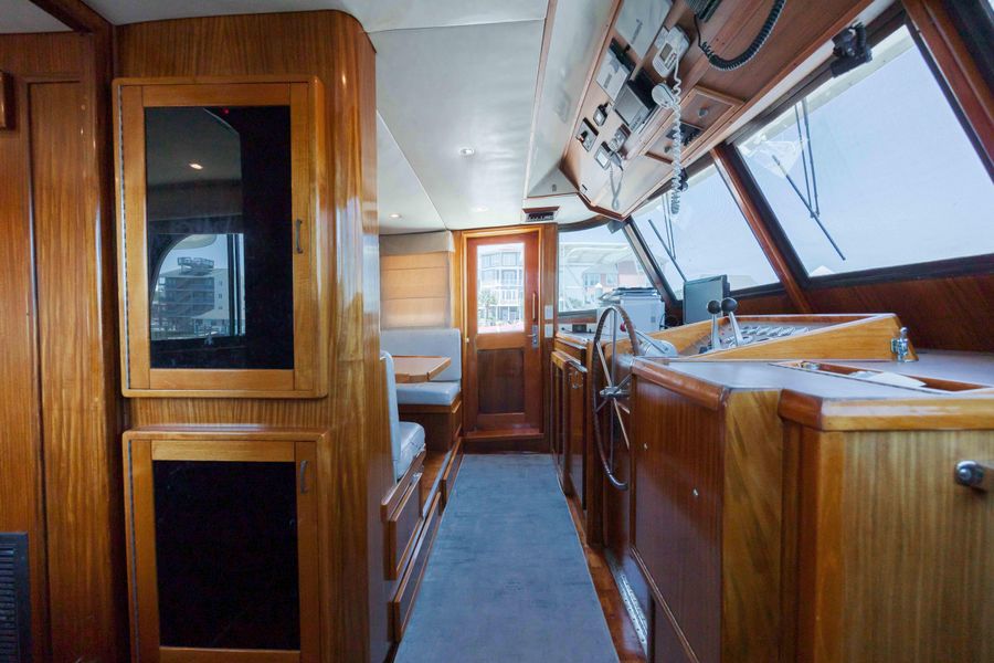 1986 Hatteras 70 Long Range Cruiser