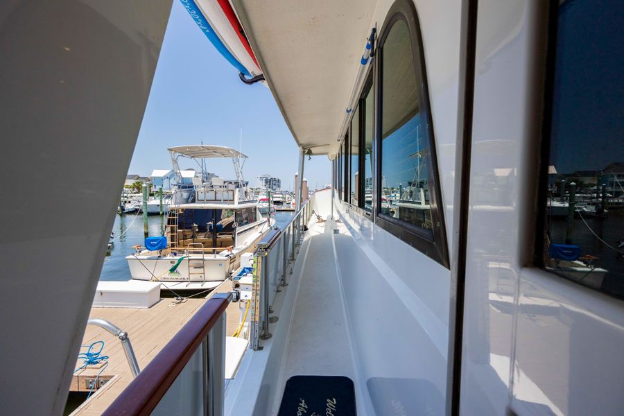 1986 Hatteras 70 Long Range Cruiser