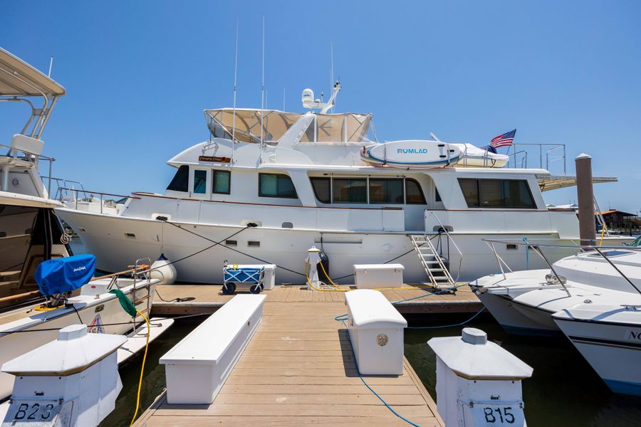 1986 Hatteras 70 Long Range Cruiser