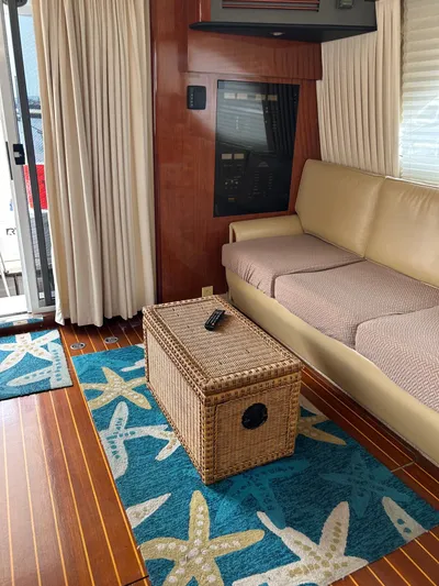 Mt Nest Yacht Photos Pics Salon aft