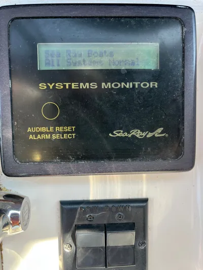 Mt Nest Yacht Photos Pics SeaRay Systems Monitor