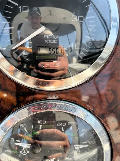 Mt Nest Yacht Photos Pics hr Meter stbd