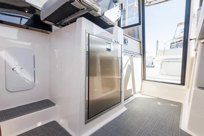  Yacht Photos Pics Interior of 2025 Solara S-250 Coupe, featuring sleek design and modern amenities.