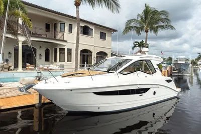 2019 Sea Ray Sundancer 350 Coupe