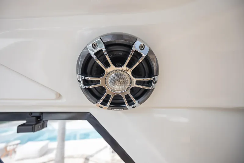  Yacht Photos Pics Close-up of a speaker on a 2019 Sea Ray Sundancer 350 Coupe yacht.