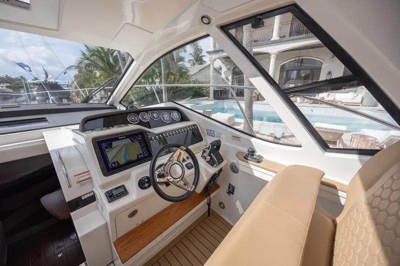  Yacht Photos Pics Interior of 2019 Sea Ray Sundancer 350 Coupe, featuring modern helm and luxurious seating.