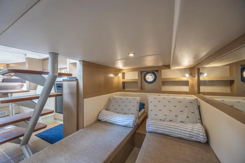  Yacht Photos Pics Interior of 2019 Sea Ray Sundancer 350 Coupe with cozy twin beds and modern design.