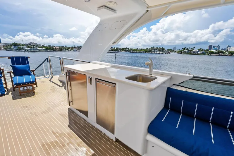 Pegasus Ix Yacht Photos Pics Luxury Sabre 92 yacht deck with seating, sink, and ocean view, 2004 model.