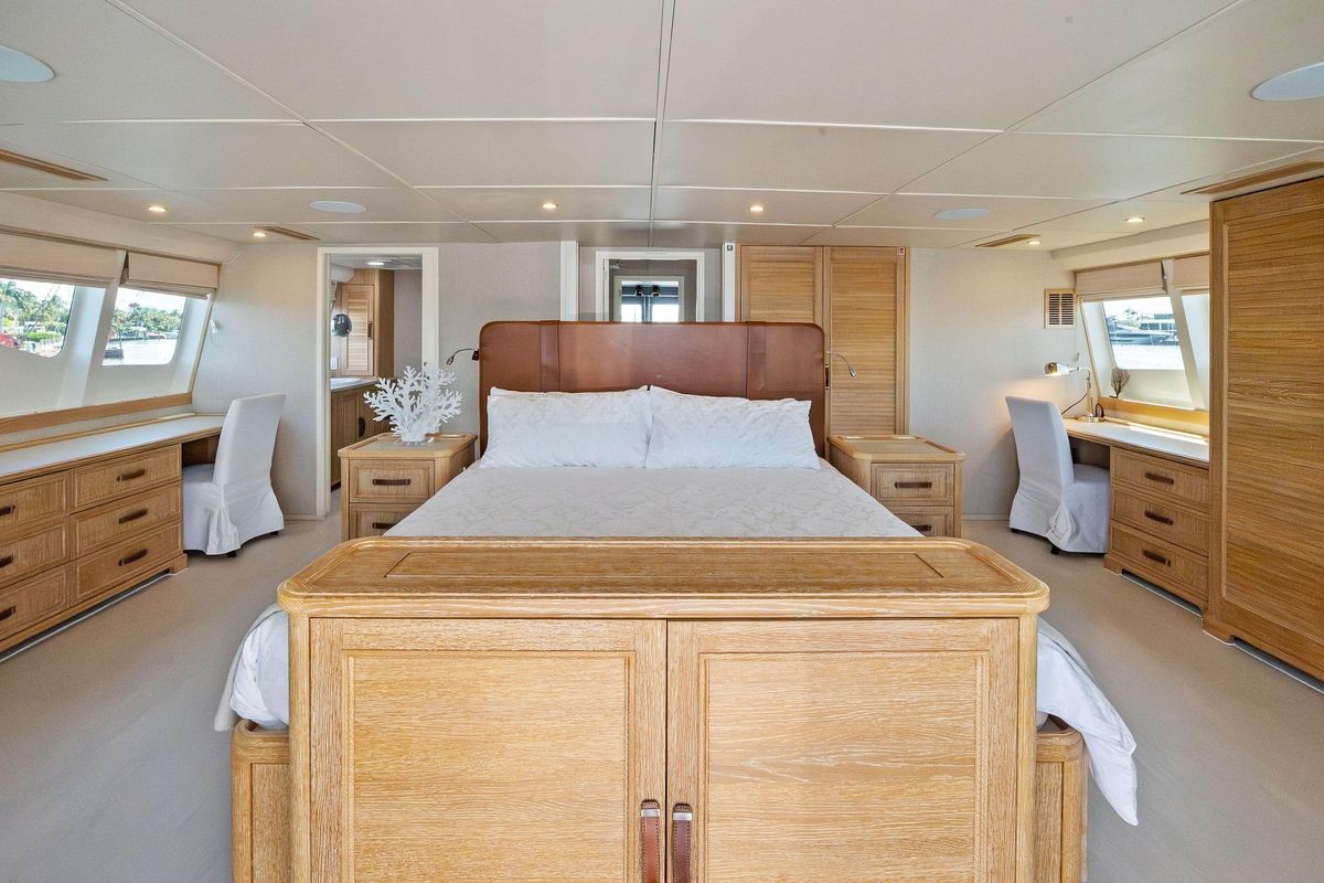 2004 Sabre 92 