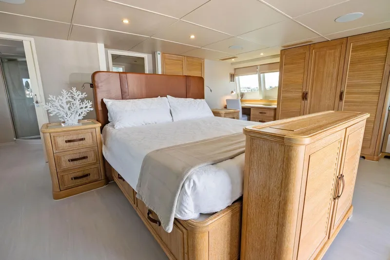 Pegasus Ix Yacht Photos Pics Luxurious Sabre 92 yacht bedroom interior, featuring elegant wooden furniture and modern decor.