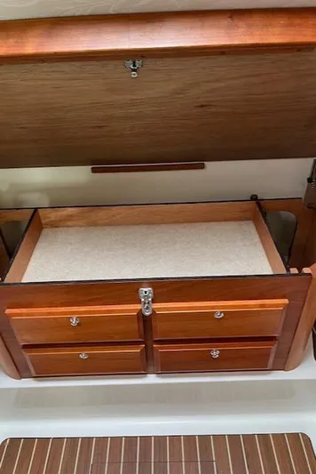 Quinetucket Yacht Photos Pics 