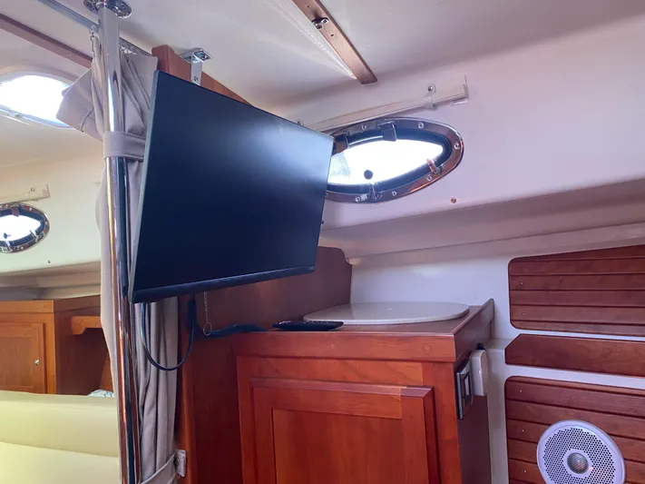 Quinetucket Yacht Photos Pics 