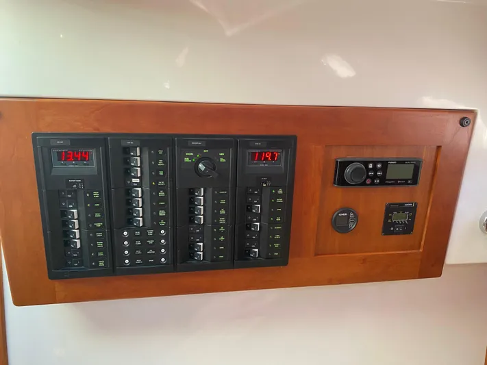 Quinetucket Yacht Photos Pics 