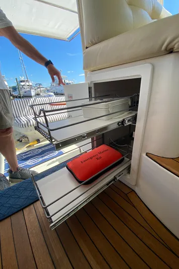 Quinetucket Yacht Photos Pics 