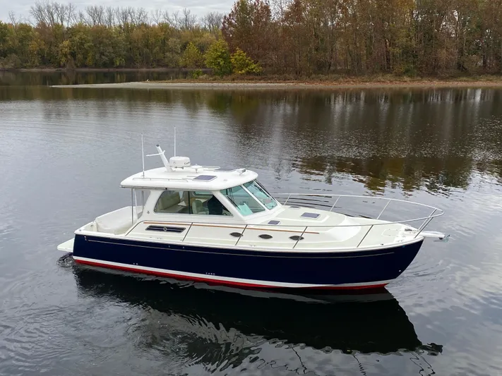 Quinetucket Yacht Photos Pics 