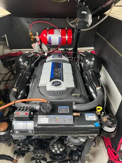  Yacht Photos Pics 2021 Sea Ray SLX 280 engine compartment featuring a powerful 6.2L 350 horsepower engine.