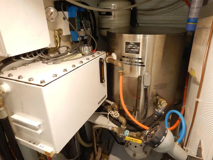 Blue Red Yacht Photos Pics 