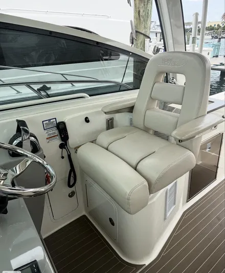  Yacht Photos Pics Captain's seat and helm of 2016 Boston Whaler 345 Conquest boat.