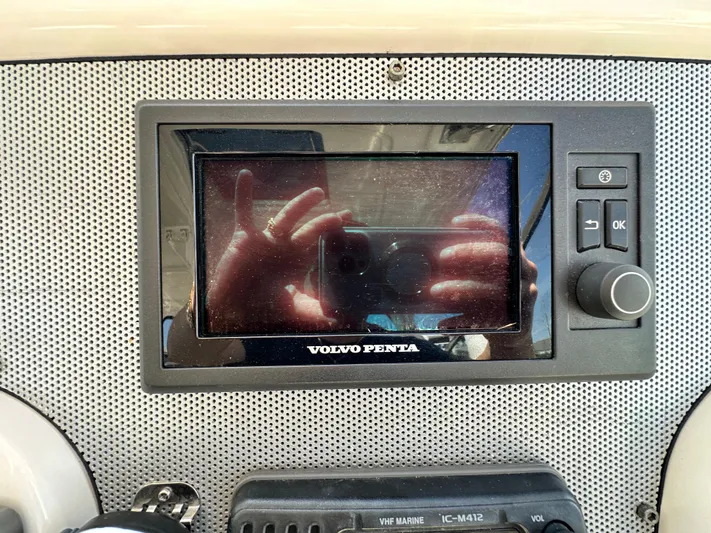 Hula Girl Yacht Photos Pics Dashboard of a 2007 Chris-Craft Roamer 40 with Volvo Penta display.
