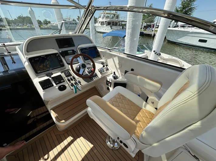 Hula Girl Yacht Photos Pics Helm of 2007 Chris-Craft Roamer 40 yacht with modern controls and leather seating.