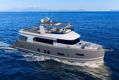 2025 Cormorant Yachts COR780
