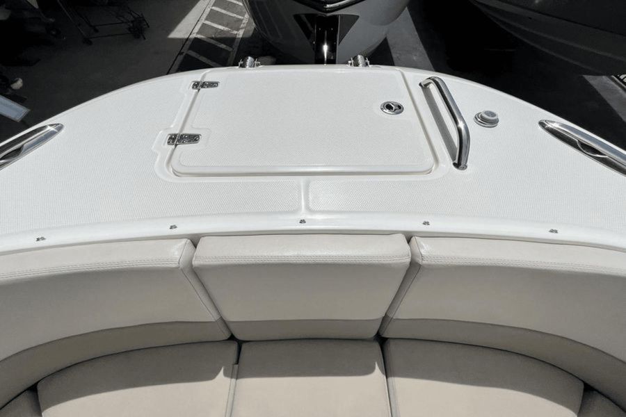 2016 Boston Whaler 320 Vantage