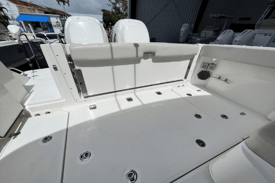 2016 Boston Whaler 320 Vantage