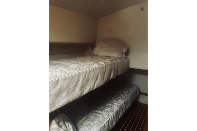 Rah Rah Yacht Photos Pics Bunk beds in 2000 Riviera 40 yacht cabin, featuring patterned mattresses and cozy interior.