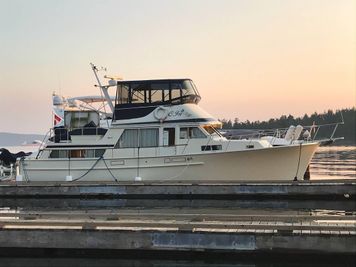 Tollycraft 43' Tri Cabin