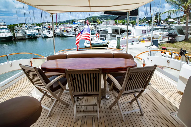 Lovin Life Yacht Photos Pics Luxury 2008 Lazzara LSX 75 yacht deck with dining area, marina view.