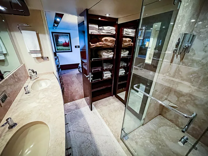 Lovin Life Yacht Photos Pics 