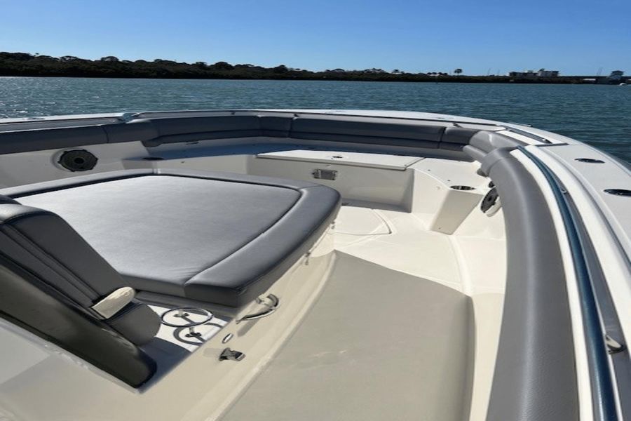 2022 Boston Whaler 330 Outrage