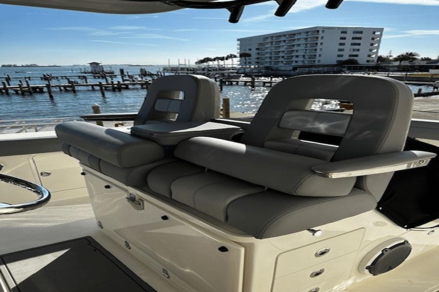 2022 Boston Whaler 330 Outrage